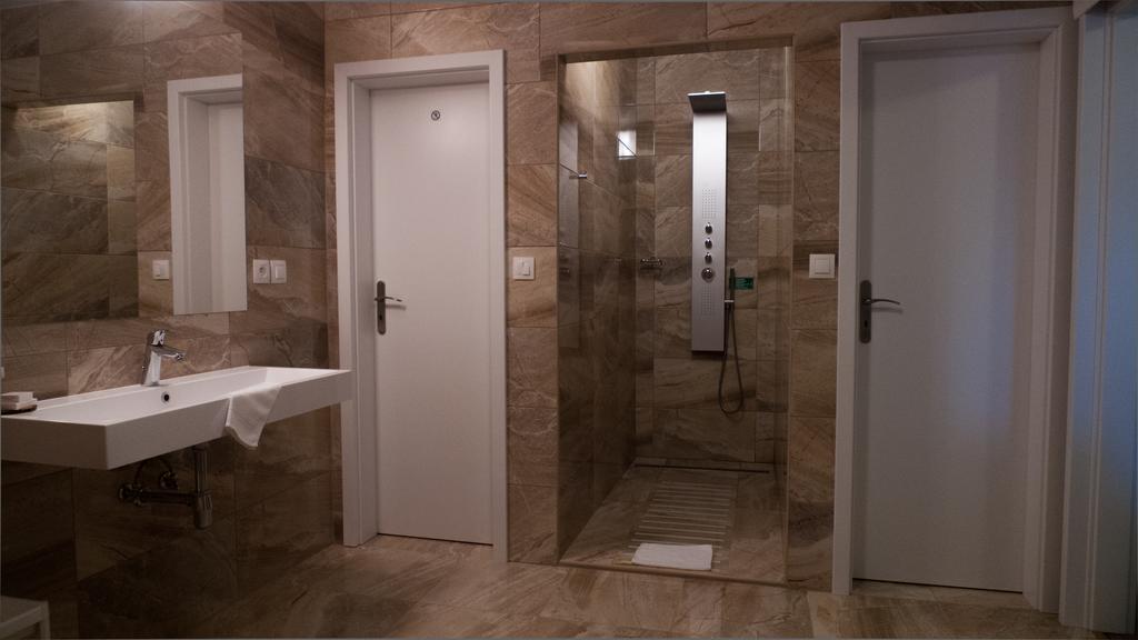A7 Apartments Komarno Bagian luar foto